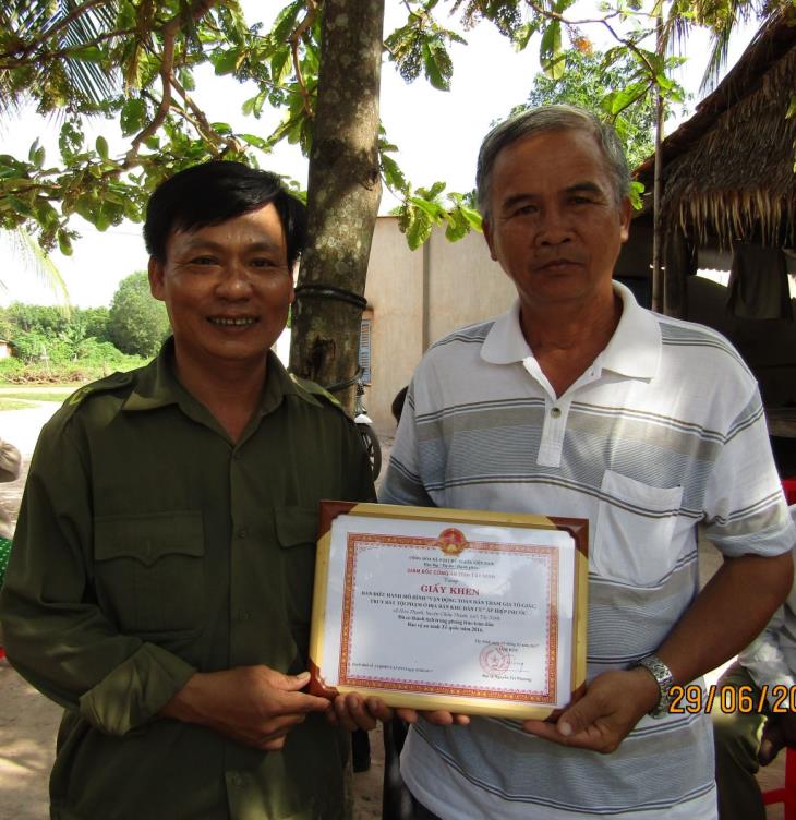 CATN: Khen thưởng Ban điều hành mô hình “Đồng bào Khmer ấp Hiệp Phước tự phòng, tự quản về an ninh trật tự”